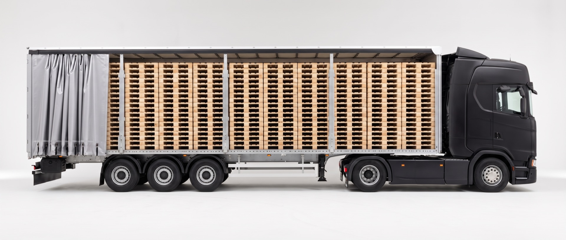 Trailer volgeladen met europallets